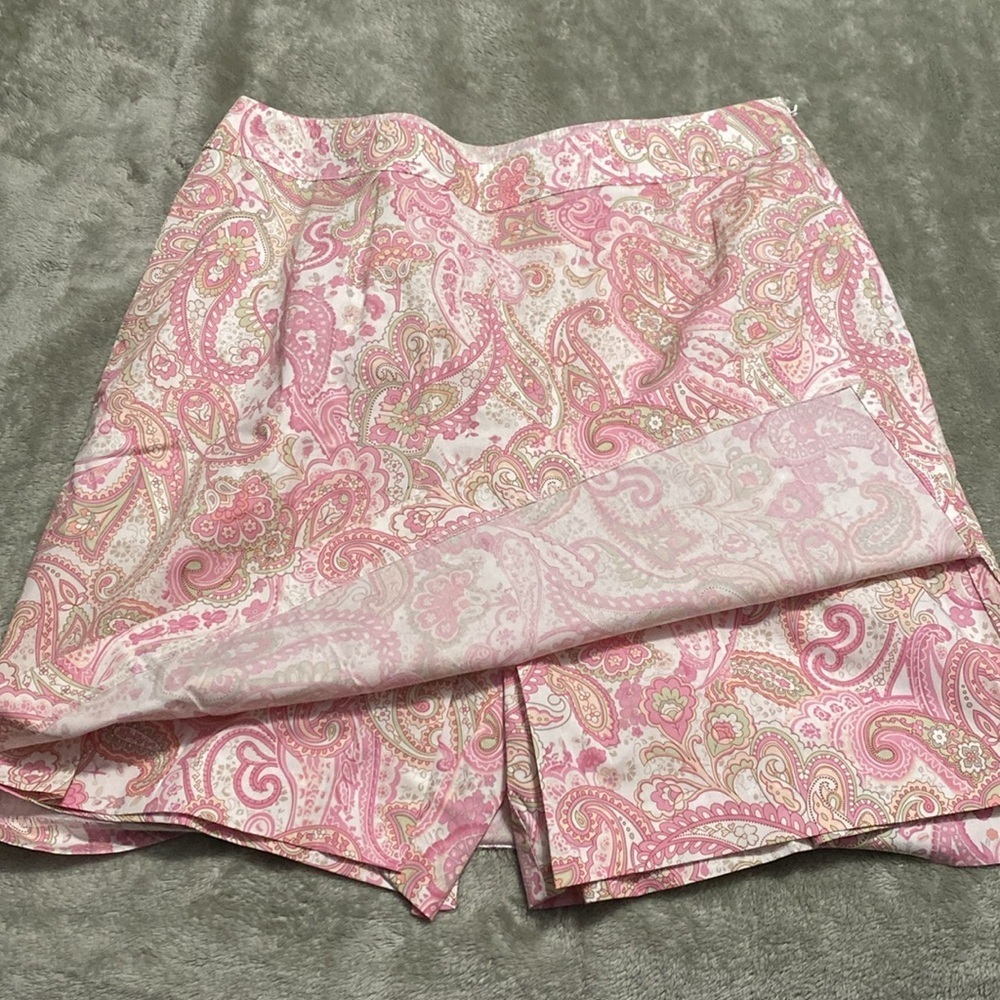 Chic To A Tee Paisley Pink and White Golf Skort - Picture 2 of 3